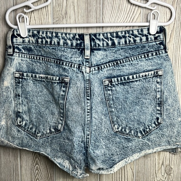 KanCan Acid Wash High Rise Mom Shorts Size 9/28 - Picture 6 of 6